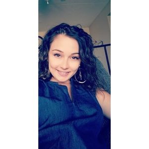 Meet your Posher, Adrienne